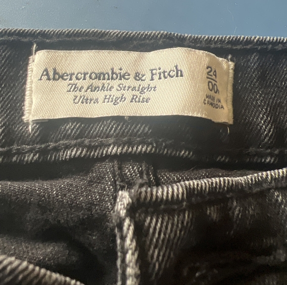 Abercrombie & Fitch - The Ankle Straight Ultra High-Rise Jeans | Size 24: Black - Picture 4 of 11